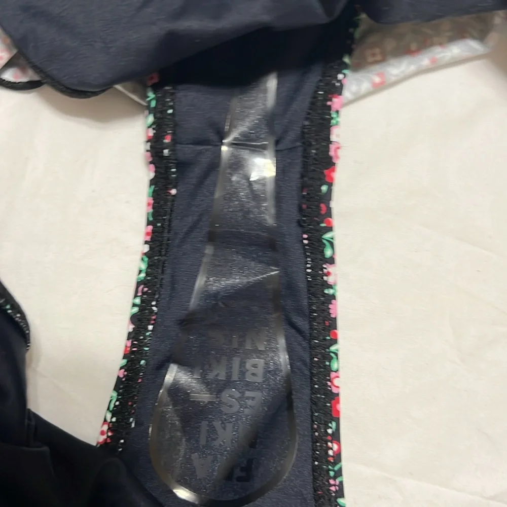 NEW 2 pc Frankie’s bikinis swim Izabella kealy halter top & bottom size L/XL